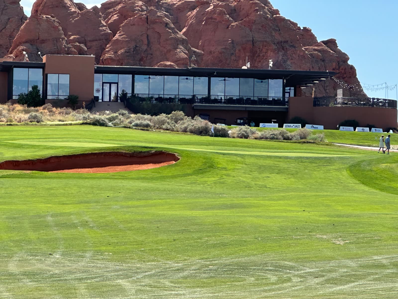 The Sand Hollow clubhouse and 18th green