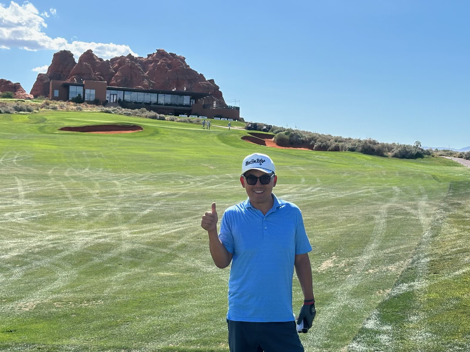 Thumbs up on the 18th fairway below the Sand Hollow clubhouse